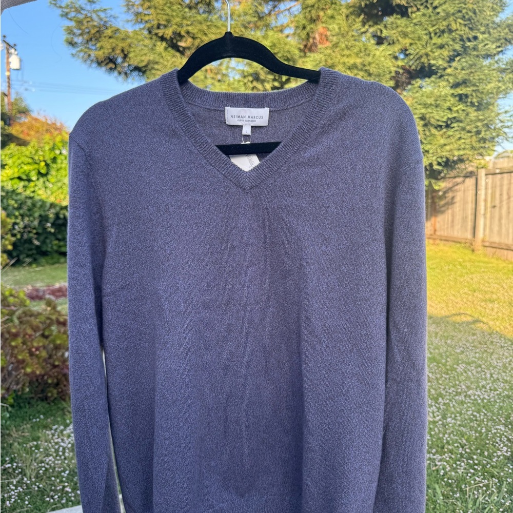 Neiman Marcus Women's Gray V-Neck Sweater Cloud Cashmere